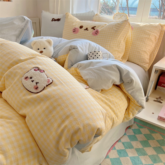 91家纺网 家纺一手货源 找家纺 丽涵家纺 2026新款全棉色织水洗棉毛巾绣四件套-甜心小猫 甜心小猫-黄格-简单款