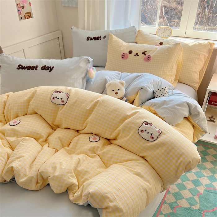 91家纺网 家纺一手货源 找家纺 丽涵家纺 2026新款全棉色织水洗棉毛巾绣四件套-甜心小猫 甜心小猫-黄格-简单款