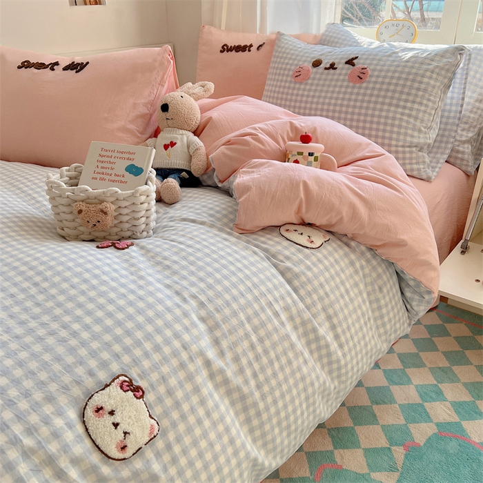 91家纺网 家纺一手货源 找家纺 丽涵家纺 2026新款全棉色织水洗棉毛巾绣四件套-甜心小猫 甜心小猫-蓝格-简单款