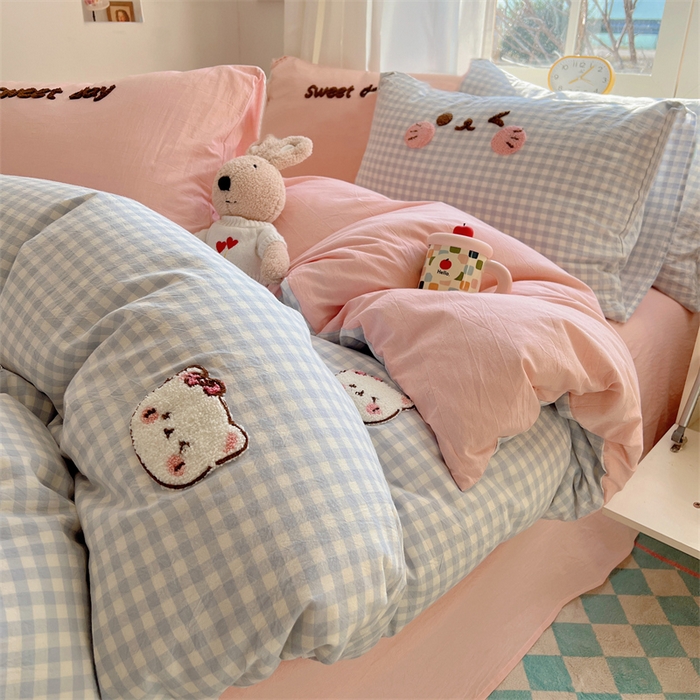 91家纺网 家纺一手货源 找家纺 丽涵家纺 2026新款全棉色织水洗棉毛巾绣四件套-甜心小猫 甜心小猫-蓝格-简单款