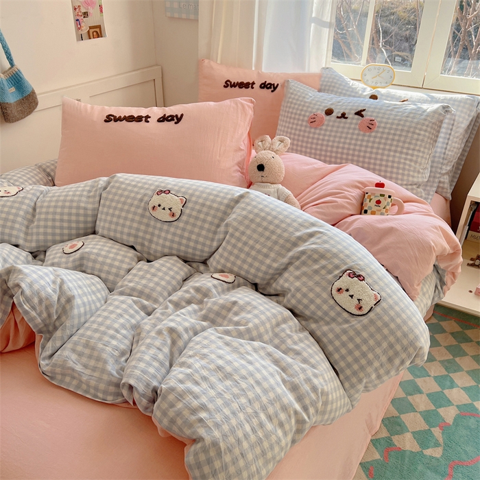 91家纺网 家纺一手货源 找家纺 丽涵家纺 2026新款全棉色织水洗棉毛巾绣四件套-甜心小猫 甜心小猫-蓝格-简单款