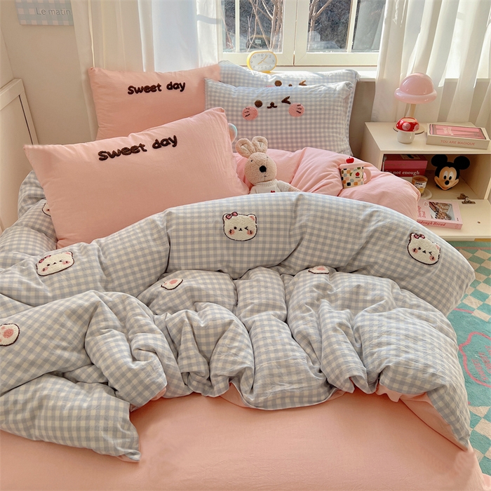 91家纺网 家纺一手货源 找家纺 丽涵家纺 2026新款全棉色织水洗棉毛巾绣四件套-甜心小猫 甜心小猫-蓝格-简单款