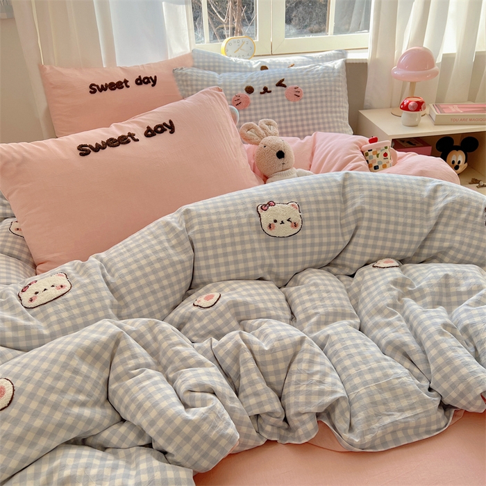 91家纺网 家纺一手货源 找家纺 丽涵家纺 2026新款全棉色织水洗棉毛巾绣四件套-甜心小猫 甜心小猫-蓝格-简单款