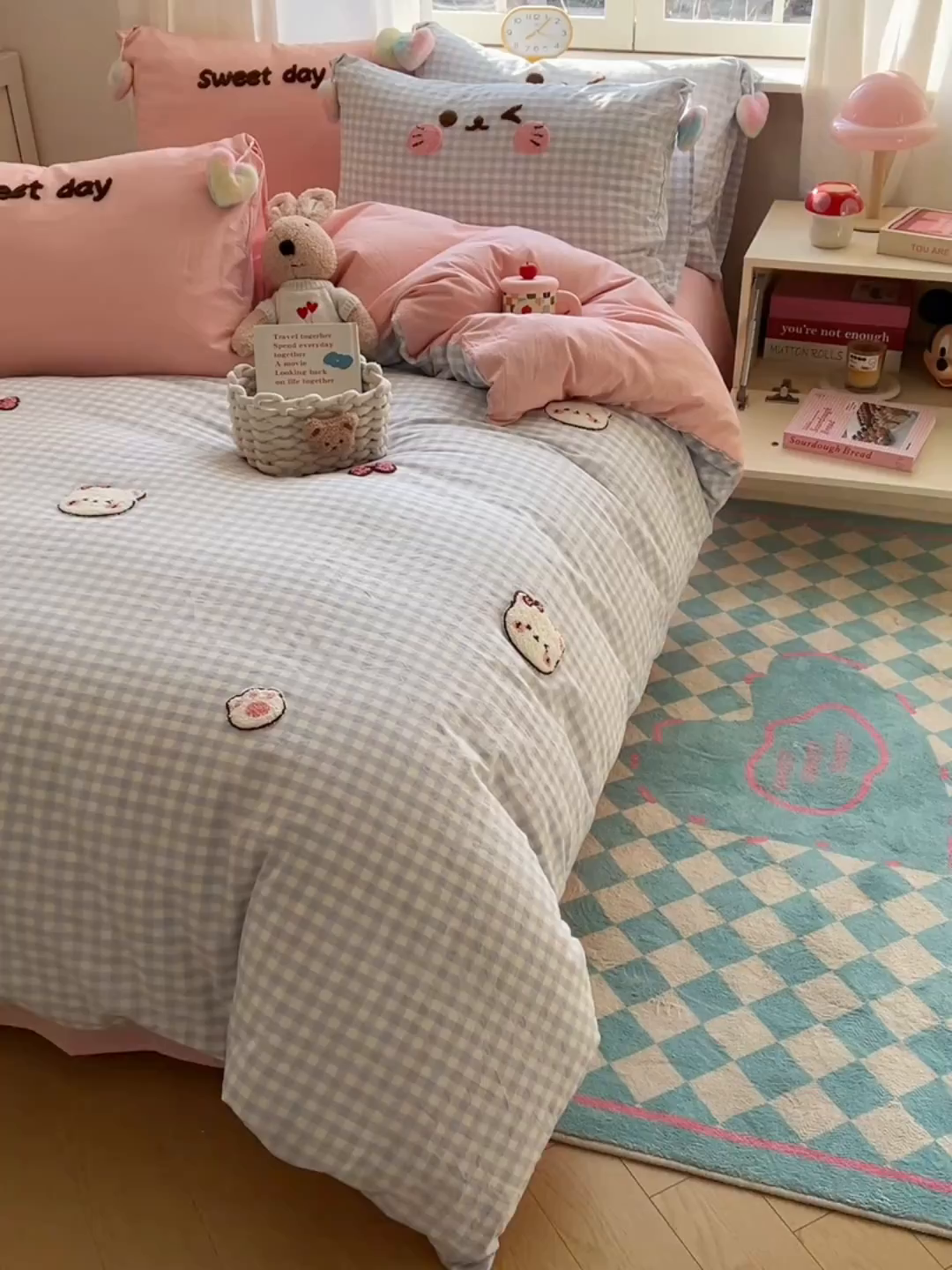 91家纺网 家纺一手货源 找家纺 丽涵家纺 2026新款全棉色织水洗棉毛巾绣四件套-甜心小猫 甜心小猫-蓝格-简单款