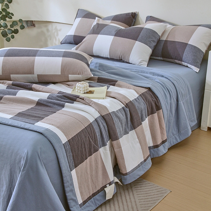 91家纺网 家纺一手货源 找家纺 春皖家纺 2026新款全棉色织宽边棉花夏被-云恋 云恋-浅咖蓝