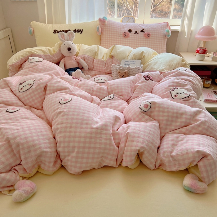 91家纺网 家纺一手货源 找家纺 丽涵家纺 2026新款全棉色织水洗棉毛巾绣四件套-甜心小猫 甜心小猫-粉黄-毛球款