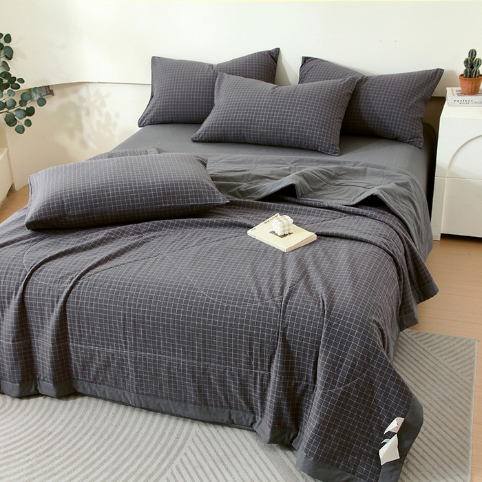 91家纺网 家纺一手货源 找家纺 春皖家纺 2026新款全棉色织宽边棉花夏被-云恋 云恋-小灰格