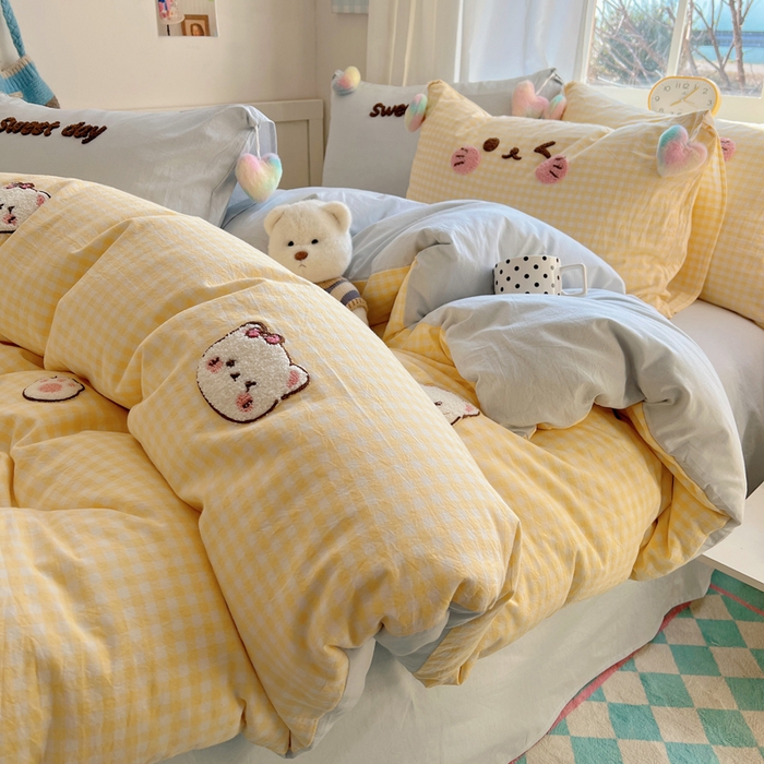 91家纺网 家纺一手货源 找家纺 丽涵家纺 2026新款全棉色织水洗棉毛巾绣四件套-甜心小猫 甜心小猫-黄格-毛球款