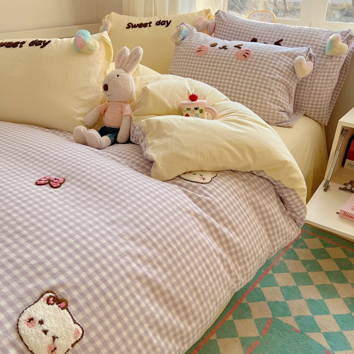 91家纺网 家纺一手货源 找家纺 丽涵家纺 2026新款全棉色织水洗棉毛巾绣四件套-甜心小猫 甜心小猫-紫格-毛球款