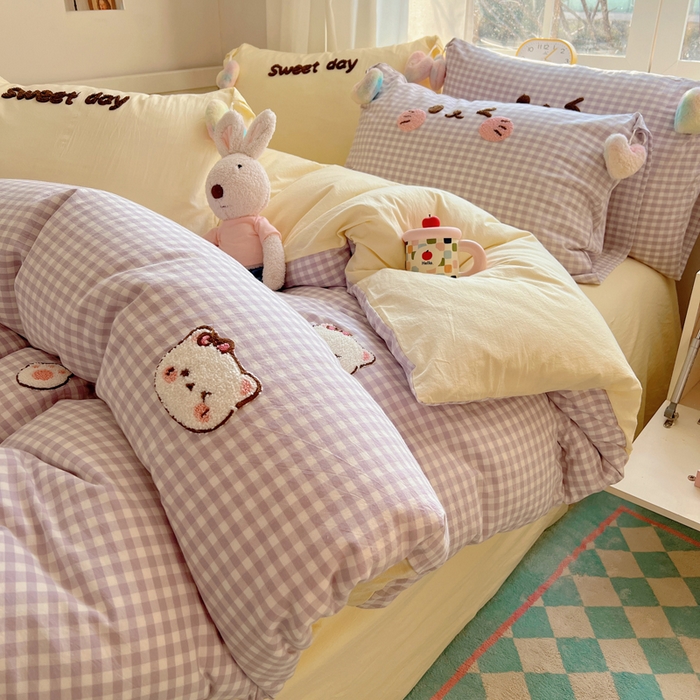 91家纺网 家纺一手货源 找家纺 丽涵家纺 2026新款全棉色织水洗棉毛巾绣四件套-甜心小猫 甜心小猫-紫格-毛球款