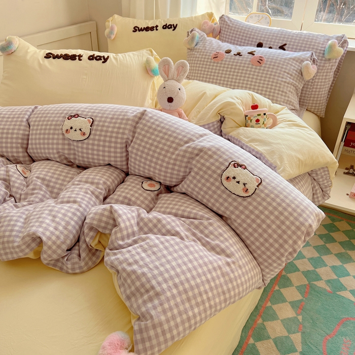 91家纺网 家纺一手货源 找家纺 丽涵家纺 2026新款全棉色织水洗棉毛巾绣四件套-甜心小猫 甜心小猫-紫格-毛球款