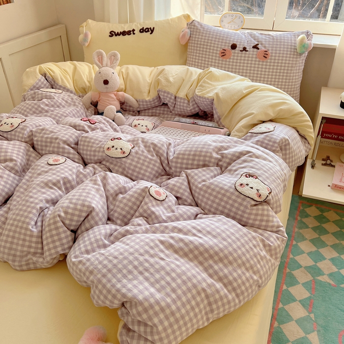 91家纺网 家纺一手货源 找家纺 丽涵家纺 2026新款全棉色织水洗棉毛巾绣四件套-甜心小猫 甜心小猫-紫格-毛球款