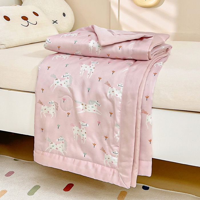 91家纺网 家纺一手货源 找家纺 御棉坊 2026春夏A类天丝活性印染儿童大豆夏被宝宝夏凉被幼儿园午睡空调被薄被子 花海小马