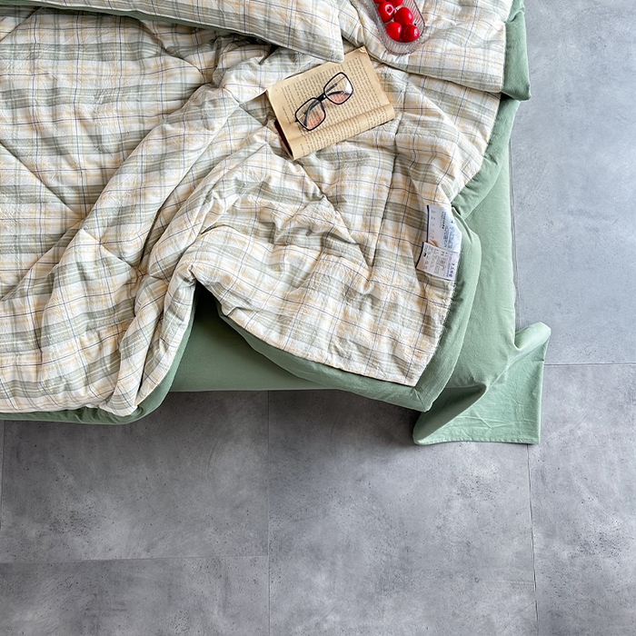 91家纺网 家纺一手货源 找家纺 春皖家纺 2026新款全棉色织羽丝绒夏被-风格1 翠竹-果条