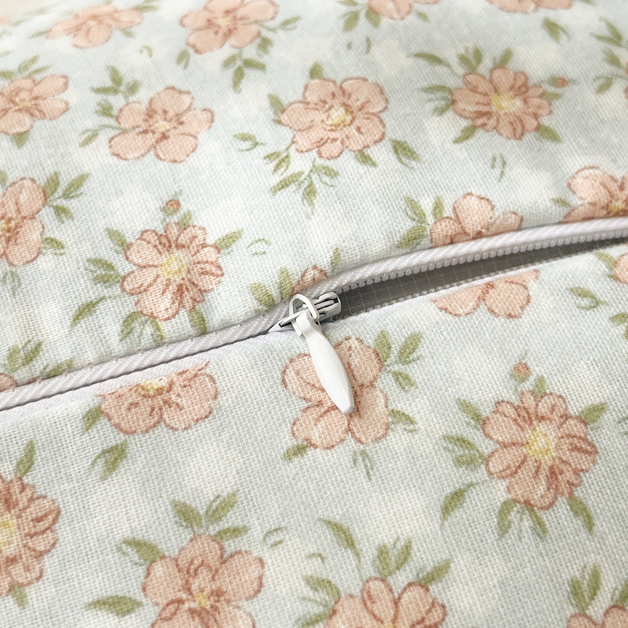 91家纺网 家纺一手货源 找家纺 （总）小桃姐家纺 直播爆款全棉双层纱卡通荞麦枕芯枕头儿童学生成人护颈枕兔兔荞麦枕