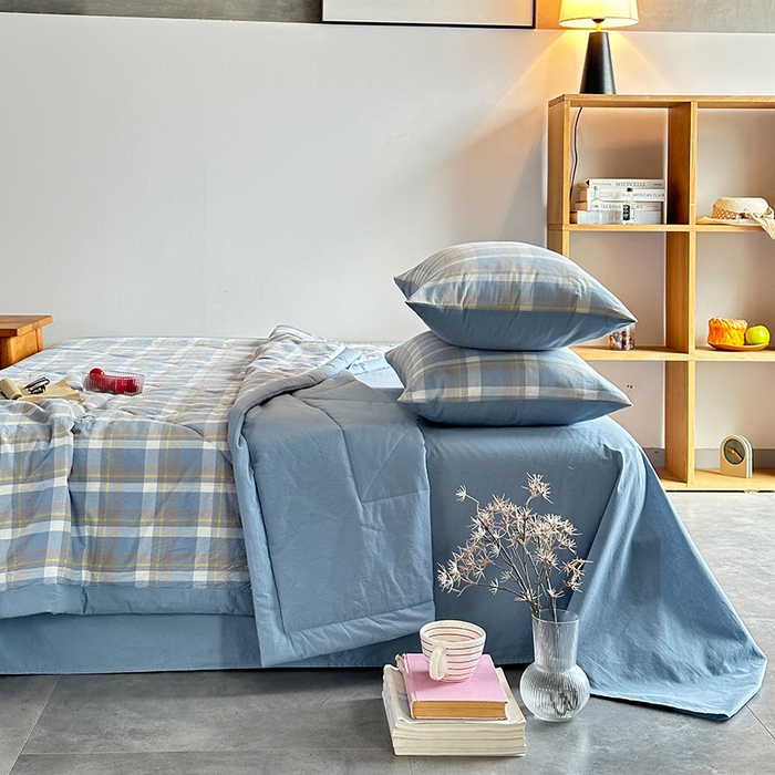 91家纺网 家纺一手货源 找家纺 春皖家纺 2026新款全棉色织羽丝绒夏被-风格1 素雅-蓝格