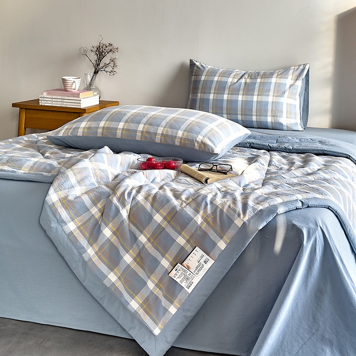 91家纺网 家纺一手货源 找家纺 春皖家纺 2026新款全棉色织羽丝绒夏被-风格1 素雅-蓝格