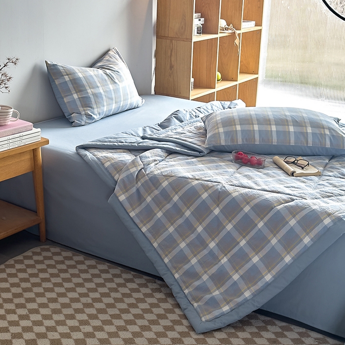 91家纺网 家纺一手货源 找家纺 春皖家纺 2026新款全棉色织羽丝绒夏被-风格1 素雅-蓝格