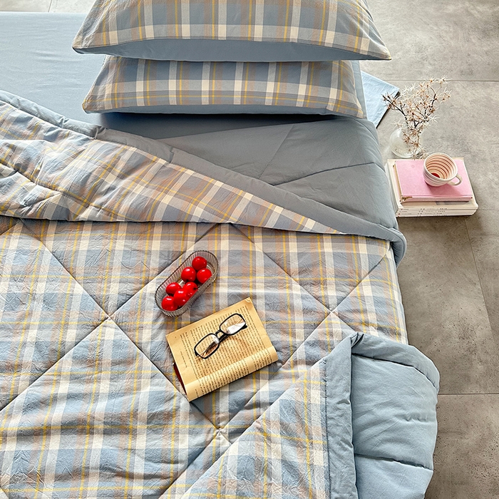 91家纺网 家纺一手货源 找家纺 春皖家纺 2026新款全棉色织羽丝绒夏被-风格1 素雅-蓝格