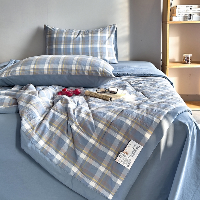 91家纺网 家纺一手货源 找家纺 春皖家纺 2026新款全棉色织羽丝绒夏被-风格1 素雅-蓝格