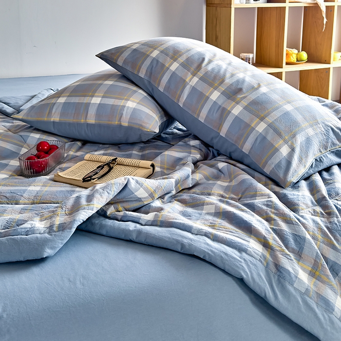 91家纺网 家纺一手货源 找家纺 春皖家纺 2026新款全棉色织羽丝绒夏被-风格1 素雅-蓝格