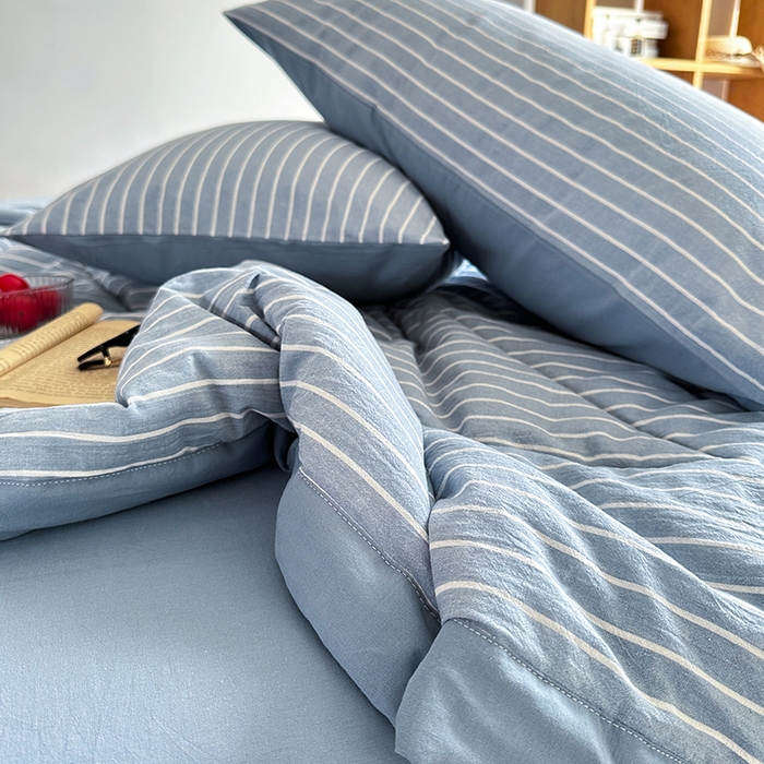 91家纺网 家纺一手货源 找家纺 春皖家纺 2026新款全棉色织羽丝绒夏被-风格1 素雅-蓝条
