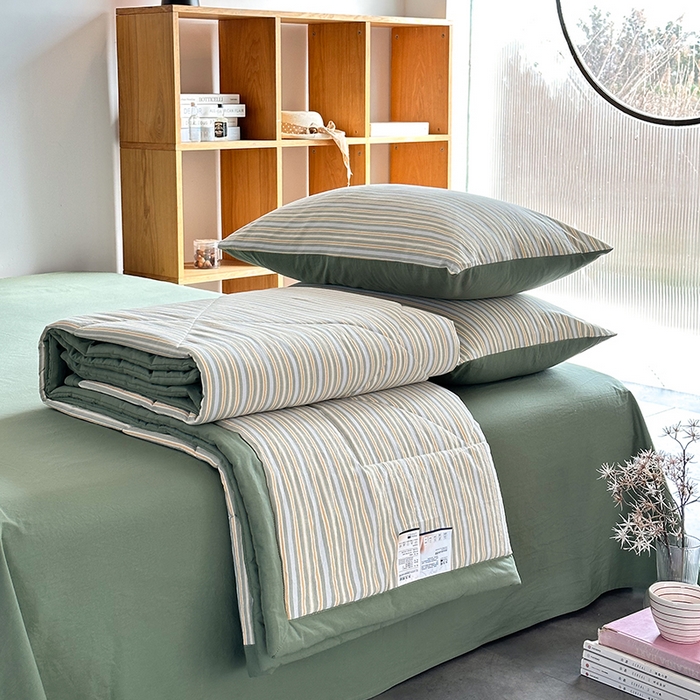 91家纺网 家纺一手货源 找家纺 春皖家纺 2026新款全棉色织羽丝绒夏被-风格1 素雅-绿条