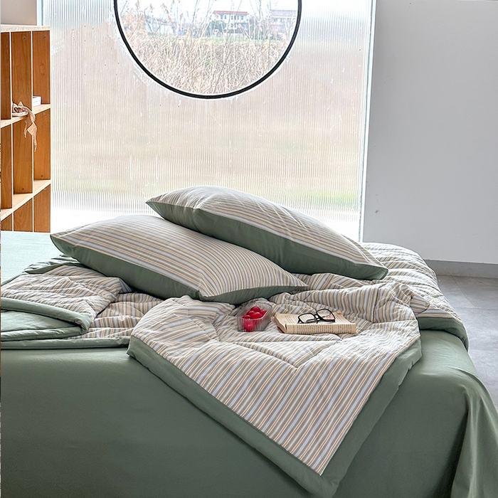 91家纺网 家纺一手货源 找家纺 春皖家纺 2026新款全棉色织羽丝绒夏被-风格1 素雅-绿条
