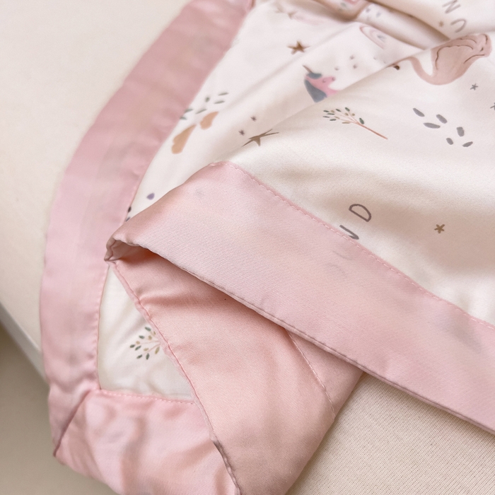 91家纺网 家纺一手货源 找家纺 御棉坊 2026春夏A类天丝活性印染儿童大豆夏被宝宝夏凉被幼儿园午睡空调被薄被子 元气粉世界