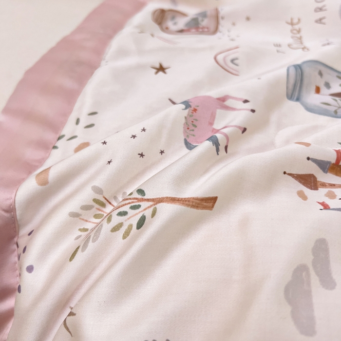 91家纺网 家纺一手货源 找家纺 御棉坊 2026春夏A类天丝活性印染儿童大豆夏被宝宝夏凉被幼儿园午睡空调被薄被子 元气粉世界