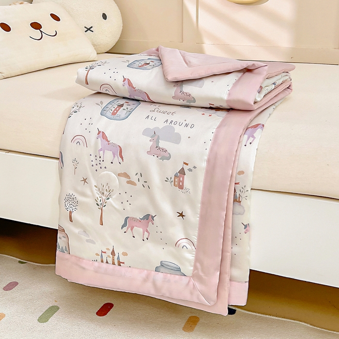 91家纺网 家纺一手货源 找家纺 御棉坊 2026春夏A类天丝活性印染儿童大豆夏被宝宝夏凉被幼儿园午睡空调被薄被子 元气粉世界