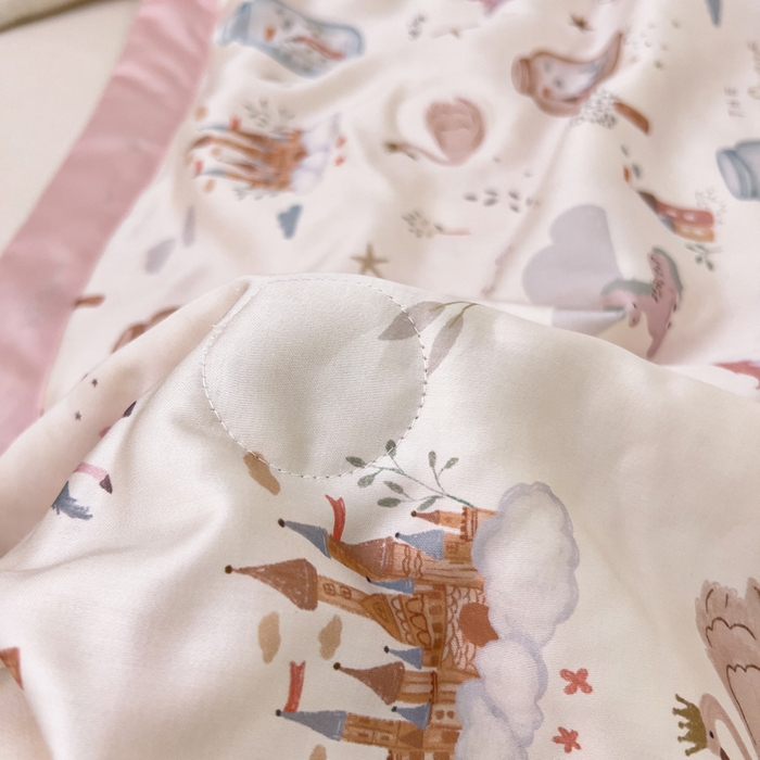 91家纺网 家纺一手货源 找家纺 御棉坊 2026春夏A类天丝活性印染儿童大豆夏被宝宝夏凉被幼儿园午睡空调被薄被子 元气粉世界