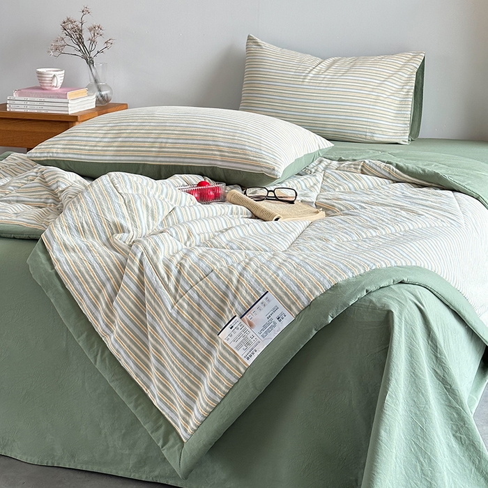 91家纺网 家纺一手货源 找家纺 春皖家纺 2026新款全棉色织羽丝绒夏被-风格1 素雅-绿条