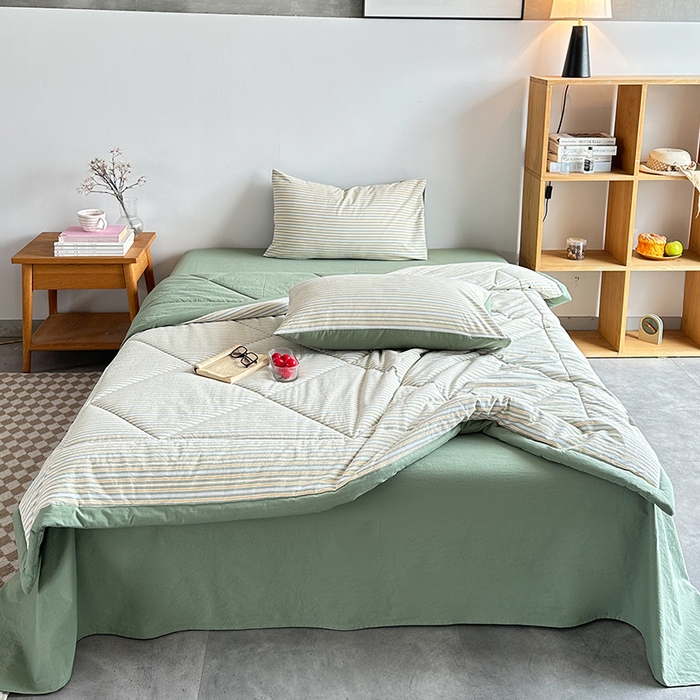 91家纺网 家纺一手货源 找家纺 春皖家纺 2026新款全棉色织羽丝绒夏被-风格1 素雅-绿条