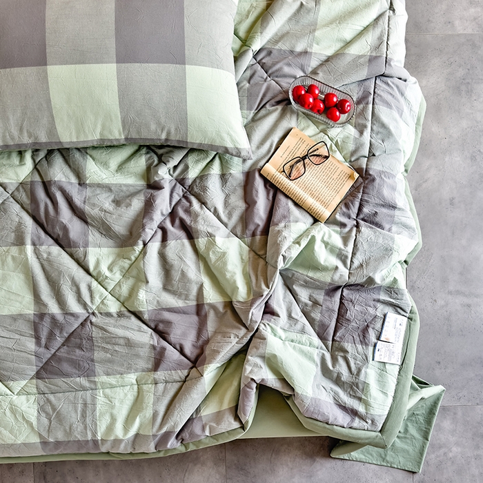 91家纺网 家纺一手货源 找家纺 春皖家纺 2026新款全棉色织羽丝绒夏被-风格1 素雅-清格