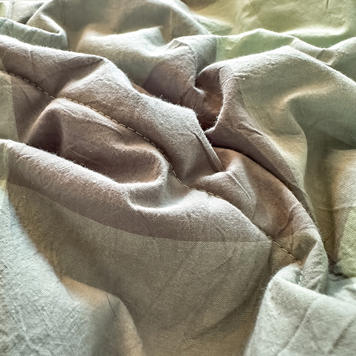 91家纺网 家纺一手货源 找家纺 春皖家纺 2026新款全棉色织羽丝绒夏被-风格1 素雅-清格