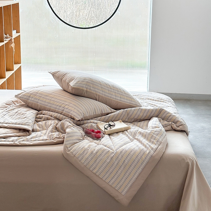 91家纺网 家纺一手货源 找家纺 春皖家纺 2026新款全棉色织羽丝绒夏被-风格1 素雅-杏黄纹