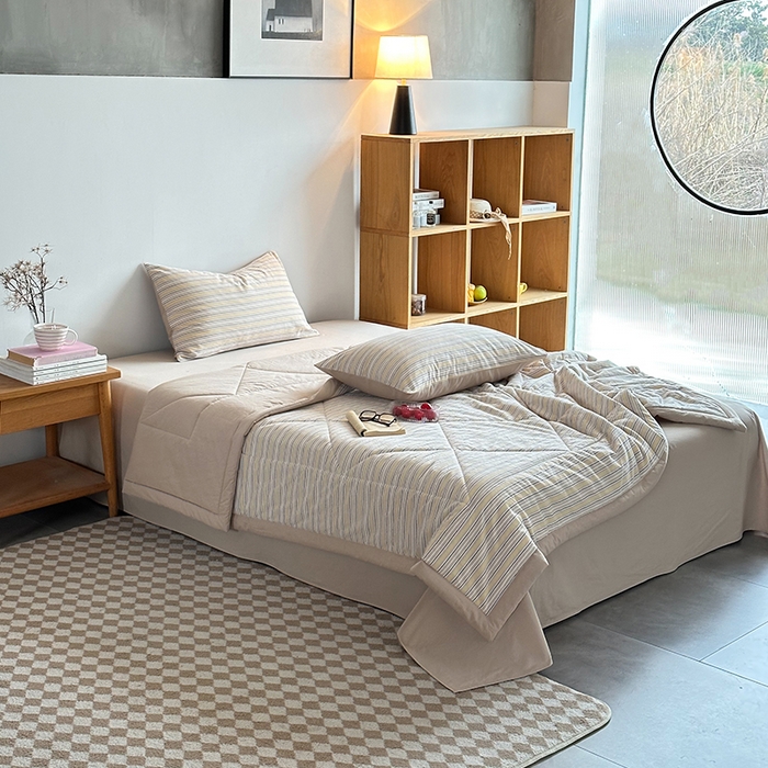 91家纺网 家纺一手货源 找家纺 春皖家纺 2026新款全棉色织羽丝绒夏被-风格1 素雅-杏黄纹