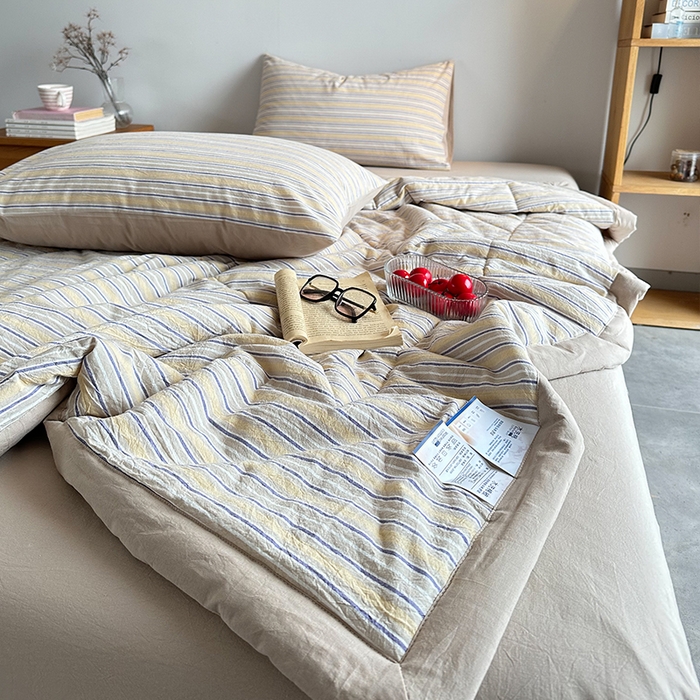 91家纺网 家纺一手货源 找家纺 春皖家纺 2026新款全棉色织羽丝绒夏被-风格1 素雅-杏黄纹