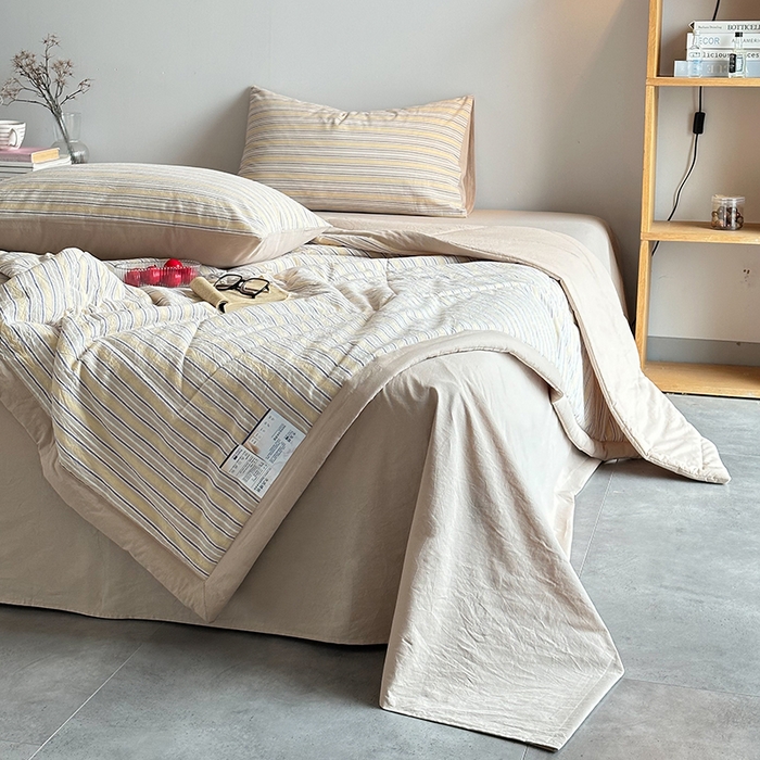 91家纺网 家纺一手货源 找家纺 春皖家纺 2026新款全棉色织羽丝绒夏被-风格1 素雅-杏黄纹