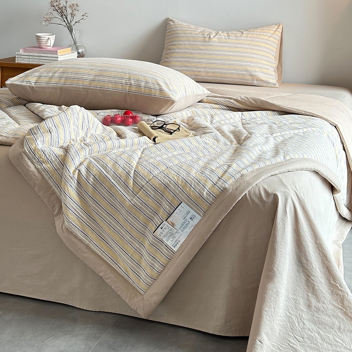 91家纺网 家纺一手货源 找家纺 春皖家纺 2026新款全棉色织羽丝绒夏被-风格1 素雅-杏黄纹