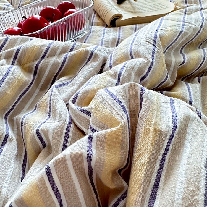 91家纺网 家纺一手货源 找家纺 春皖家纺 2026新款全棉色织羽丝绒夏被-风格1 素雅-杏黄纹