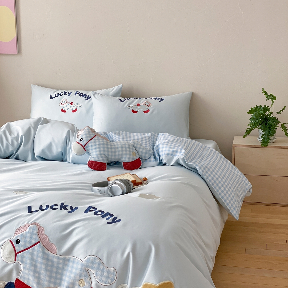 91家纺网 家纺一手货源 找家纺 （总）星野 2026春夏新品100双股澳棉刺绣贴布绣四件套--旋转木马