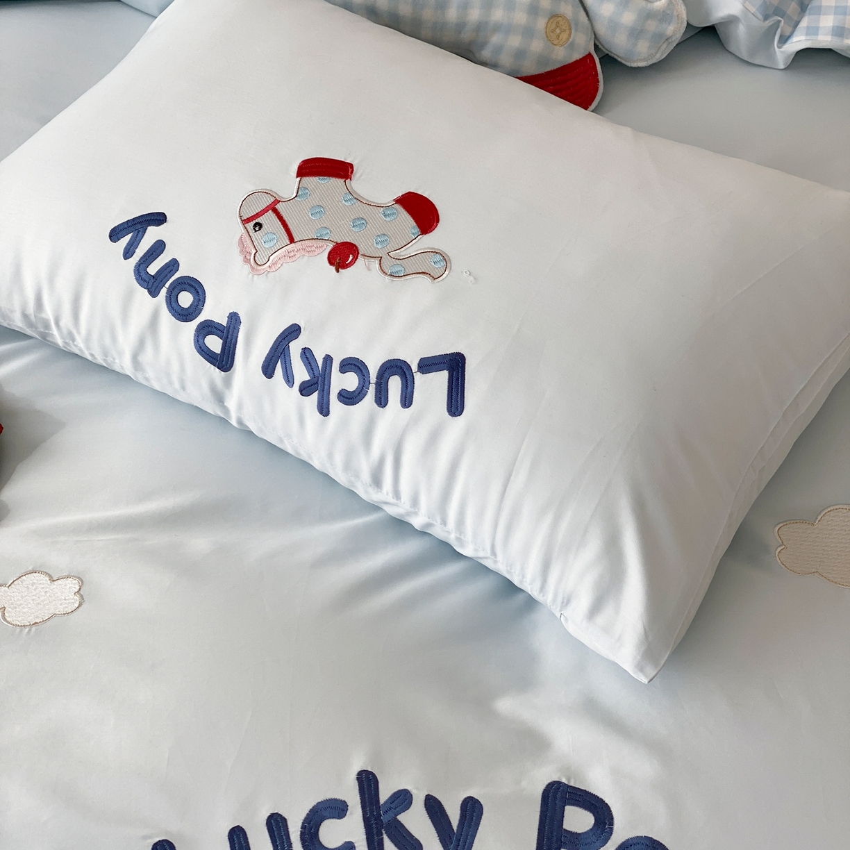 91家纺网 家纺一手货源 找家纺 （总）星野 2026春夏新品100双股澳棉刺绣贴布绣四件套--旋转木马