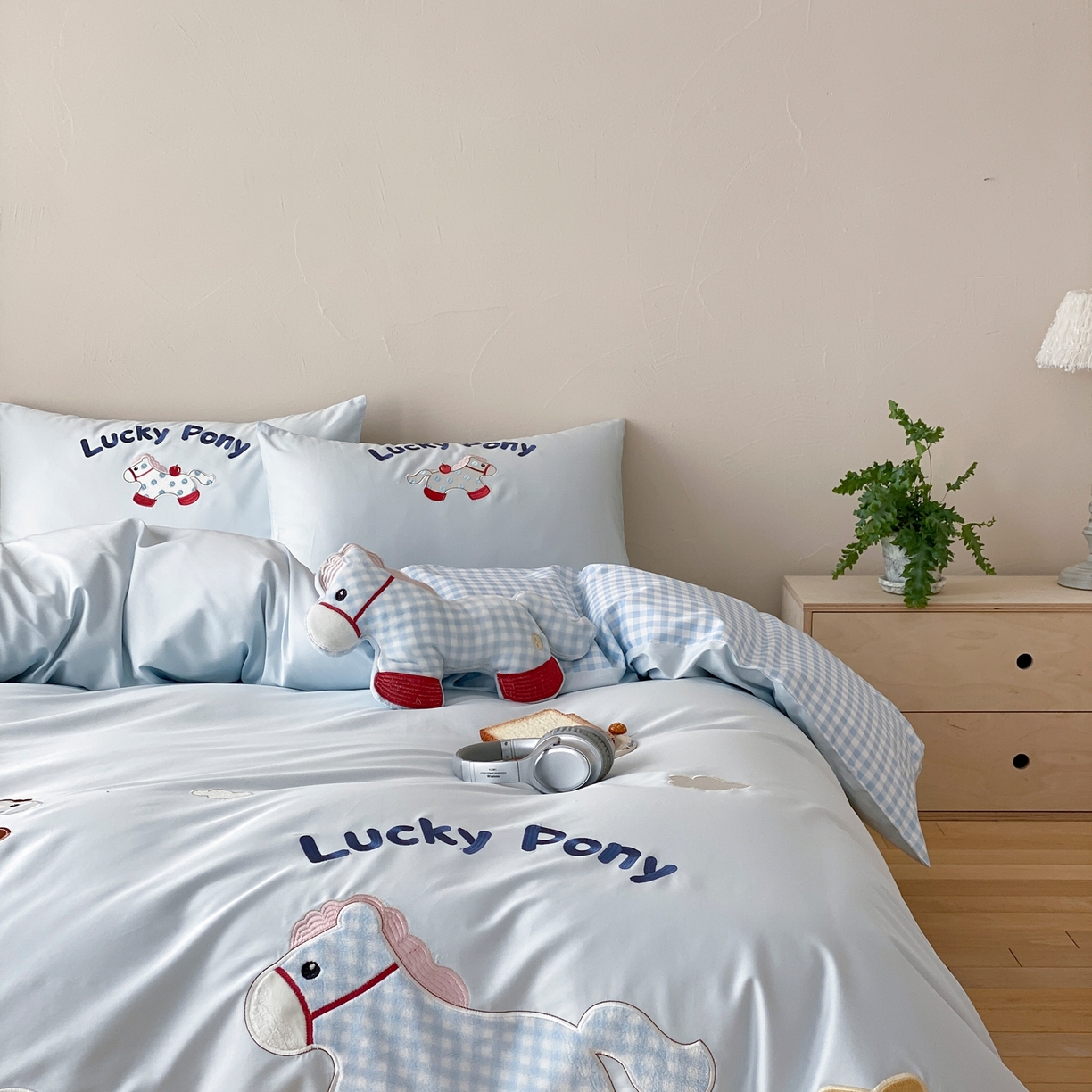 91家纺网 家纺一手货源 找家纺 （总）星野 2026春夏新品100双股澳棉刺绣贴布绣四件套--旋转木马