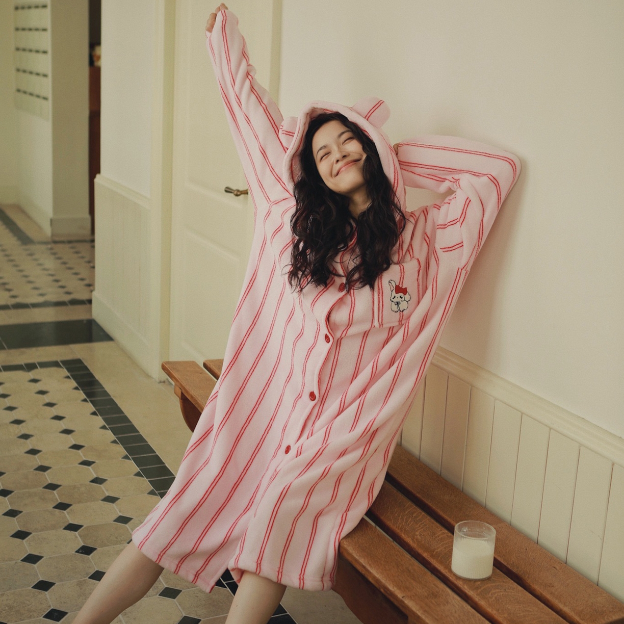 91家纺网 家纺一手货源 找家纺 （总）妍景家居生活馆 2026新款法兰绒刺绣粉条连帽款