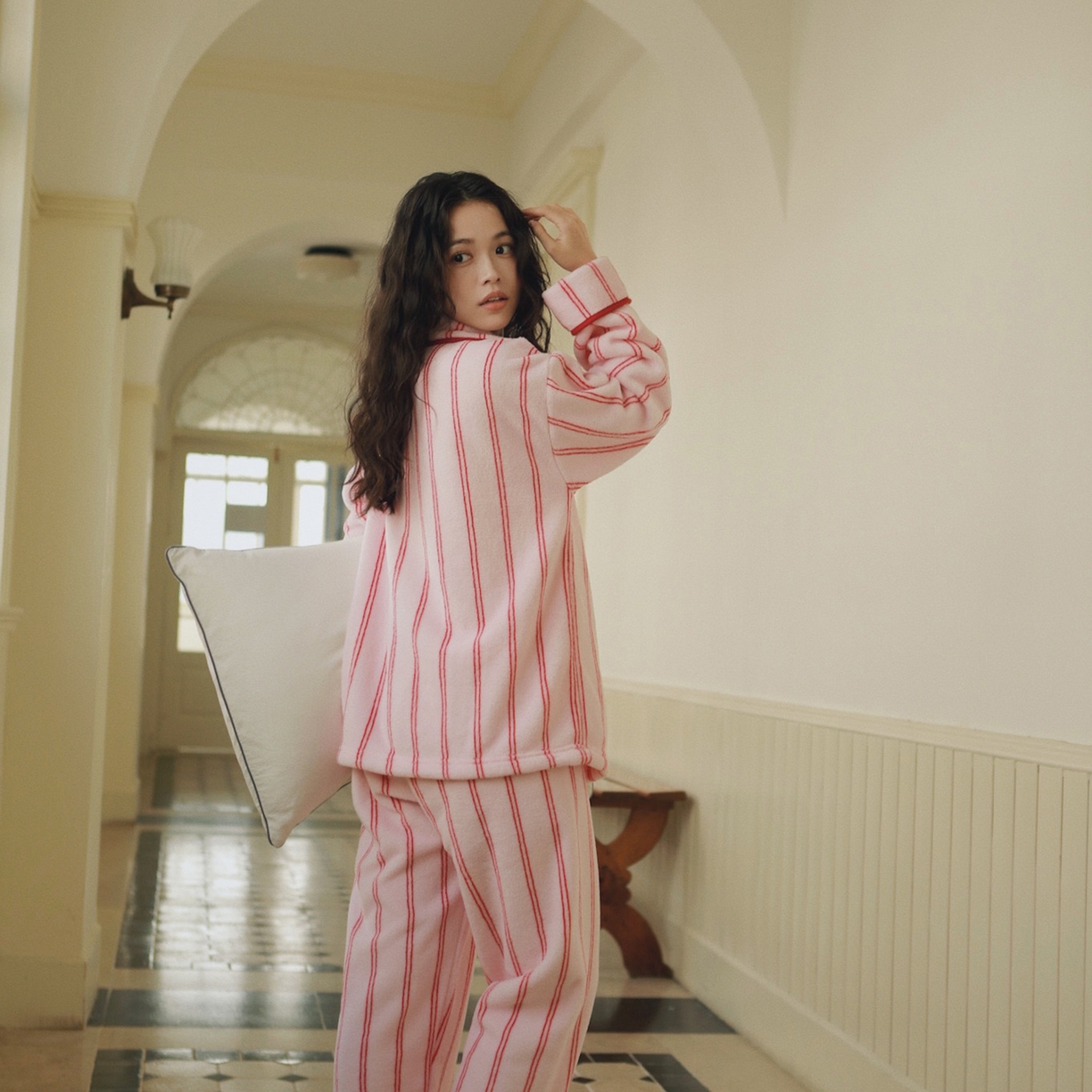 91家纺网 家纺一手货源 找家纺 （总）妍景家居生活馆 2026新款法兰绒刺绣粉条套装