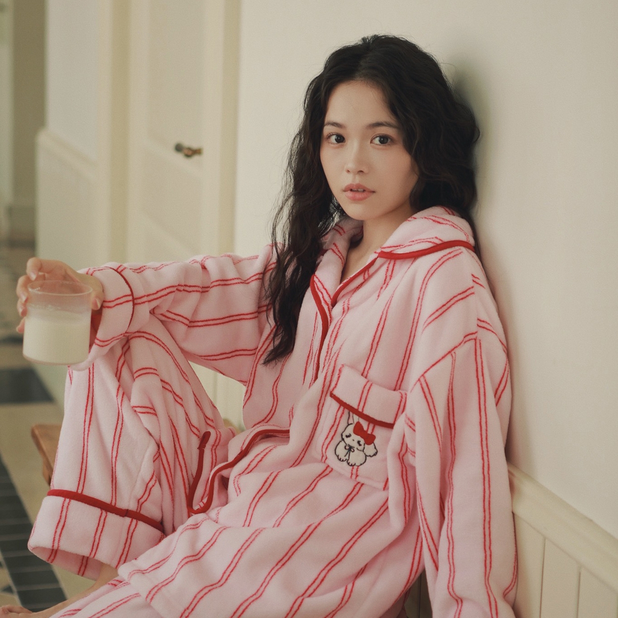 91家纺网 家纺一手货源 找家纺 （总）妍景家居生活馆 2026新款法兰绒刺绣粉条套装