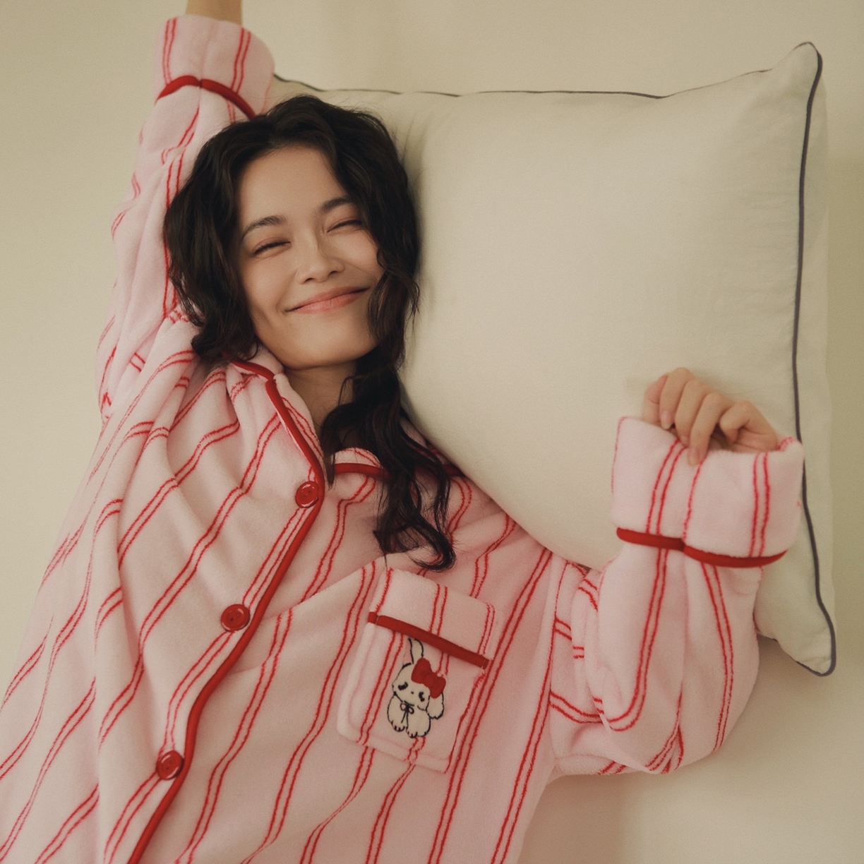 91家纺网 家纺一手货源 找家纺 （总）妍景家居生活馆 2026新款法兰绒刺绣粉条套装