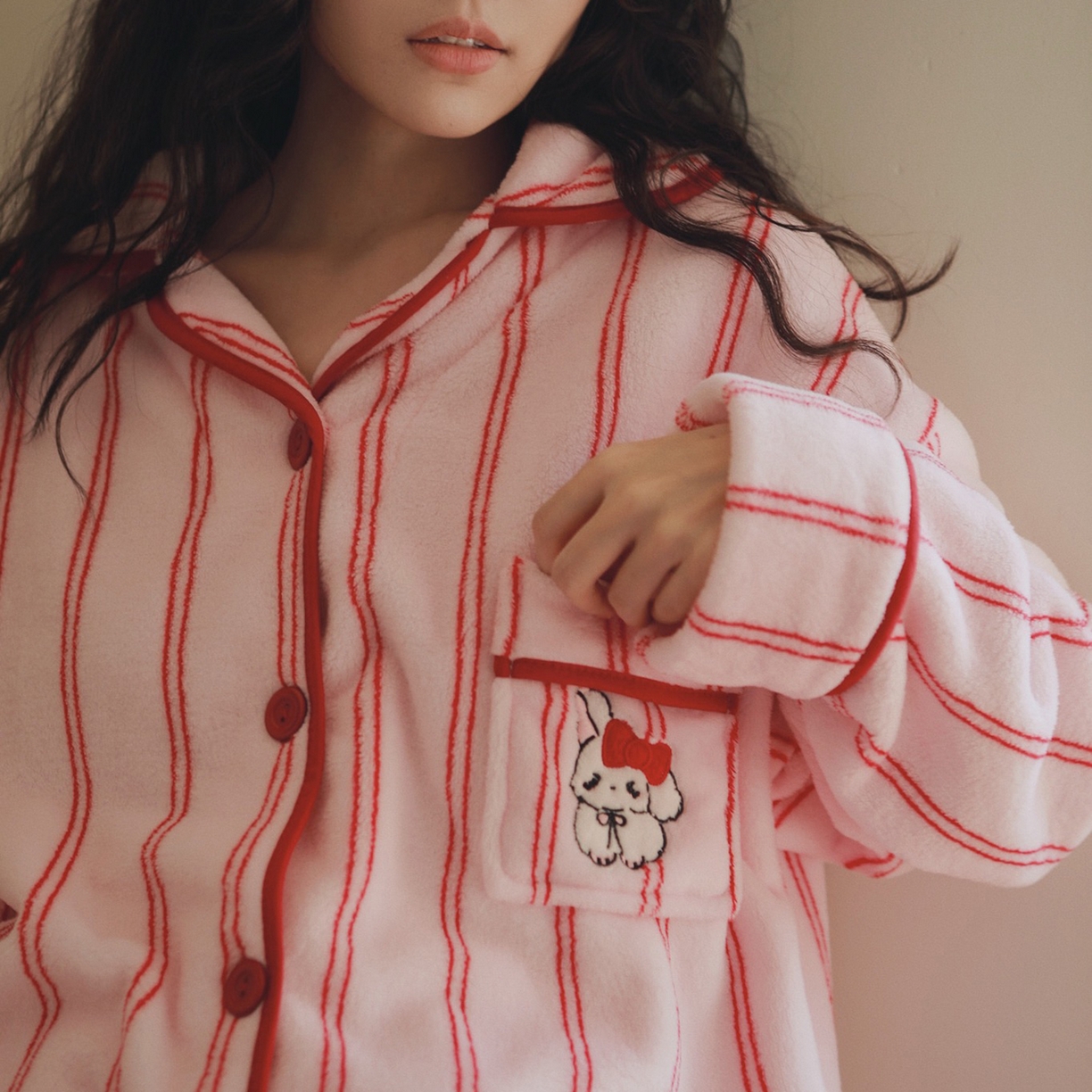 91家纺网 家纺一手货源 找家纺 （总）妍景家居生活馆 2026新款法兰绒刺绣粉条套装